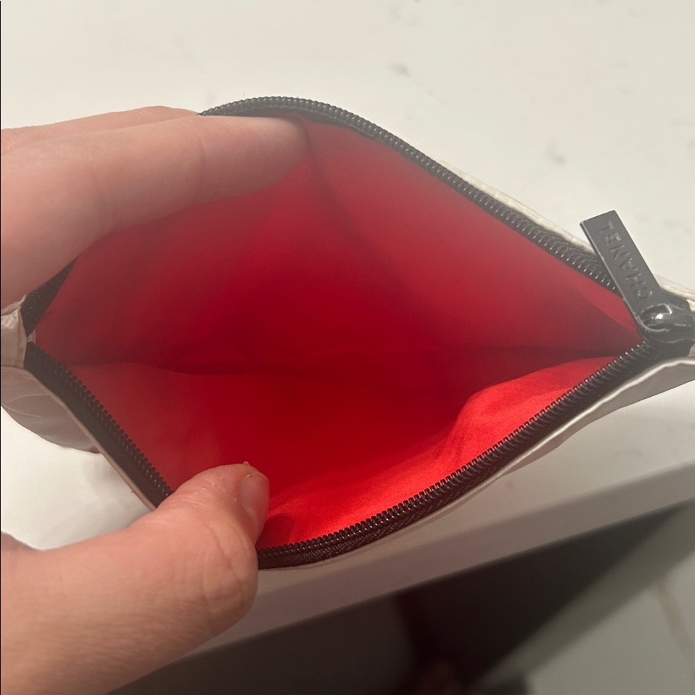 Small pouch - Picture 3 of 3